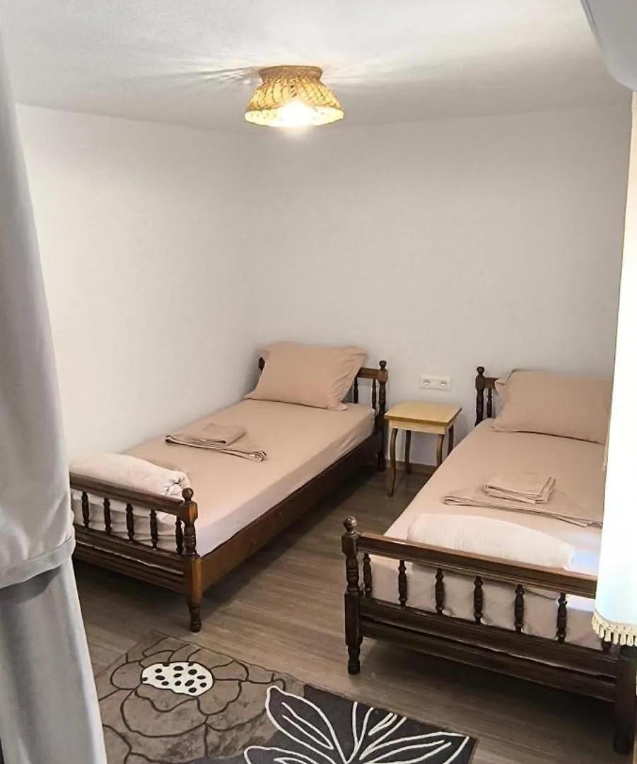 Ab Guest House Pogradec Apartamento